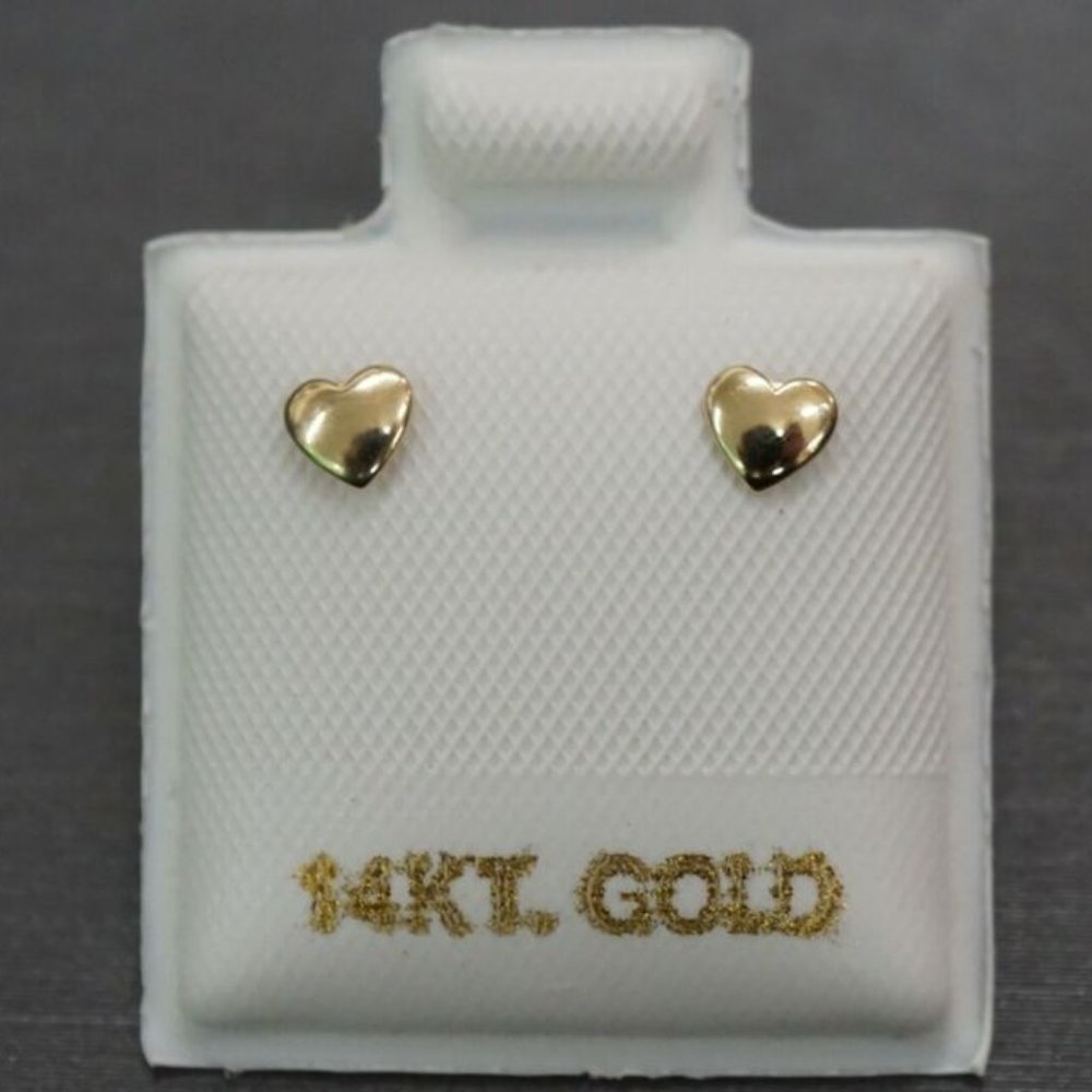 New 14k. solid gold tiny heart screw back earrings.